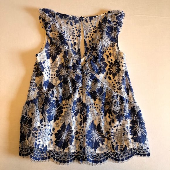 FRENCH CONNECTION VNeck Lace Top - Picture 7 of 9